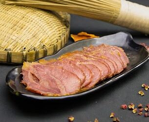 【香りも食感も楽しい、うさぎ肉の卤味】